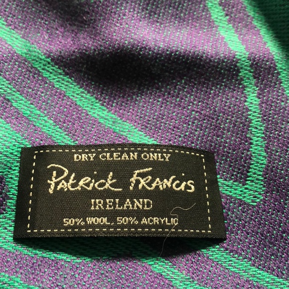 wool elegant Irish Celtic knot shawl. Artisan made - Picture 3 of 11